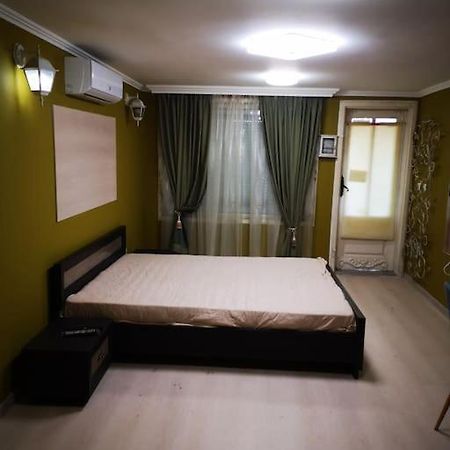Appartamento Студиото Е Партер От Жилищна Сграда. Топ Център. Varna Esterno foto