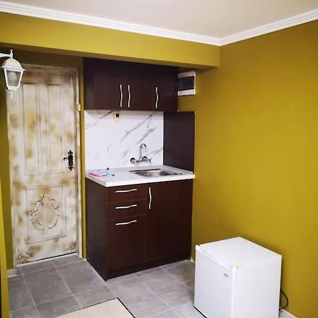 Appartamento Студиото Е Партер От Жилищна Сграда. Топ Център. Varna Esterno foto
